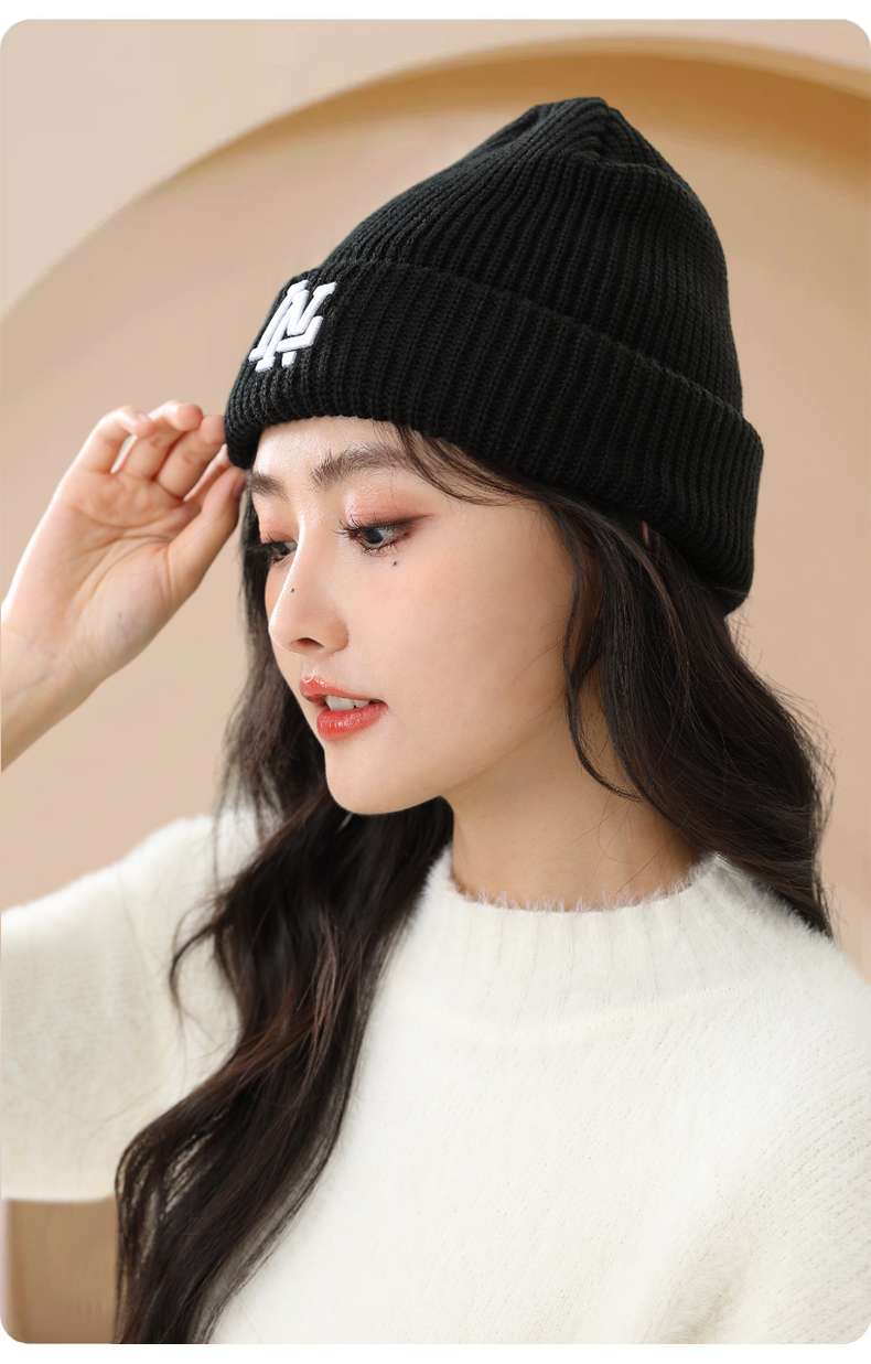 シンプル ロゴ入り リブ編みビーニー